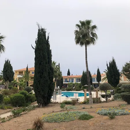 Villa Cozy House Near The In Regina Gardens Paphos