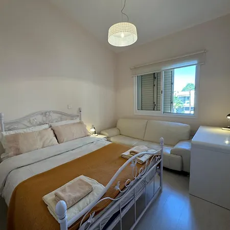 Cozy House Near The In Regina Gardens * Paphos